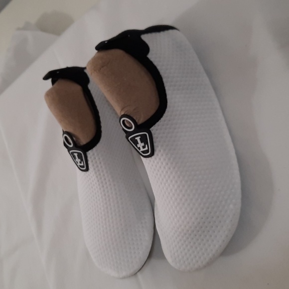 L Run Shoes - L Run Water Shoes - Size 4.5 to 5.5 - New